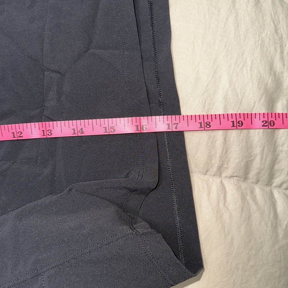 Lululemon black shorts Large zipper side and back pockets - Picture 5 of 6